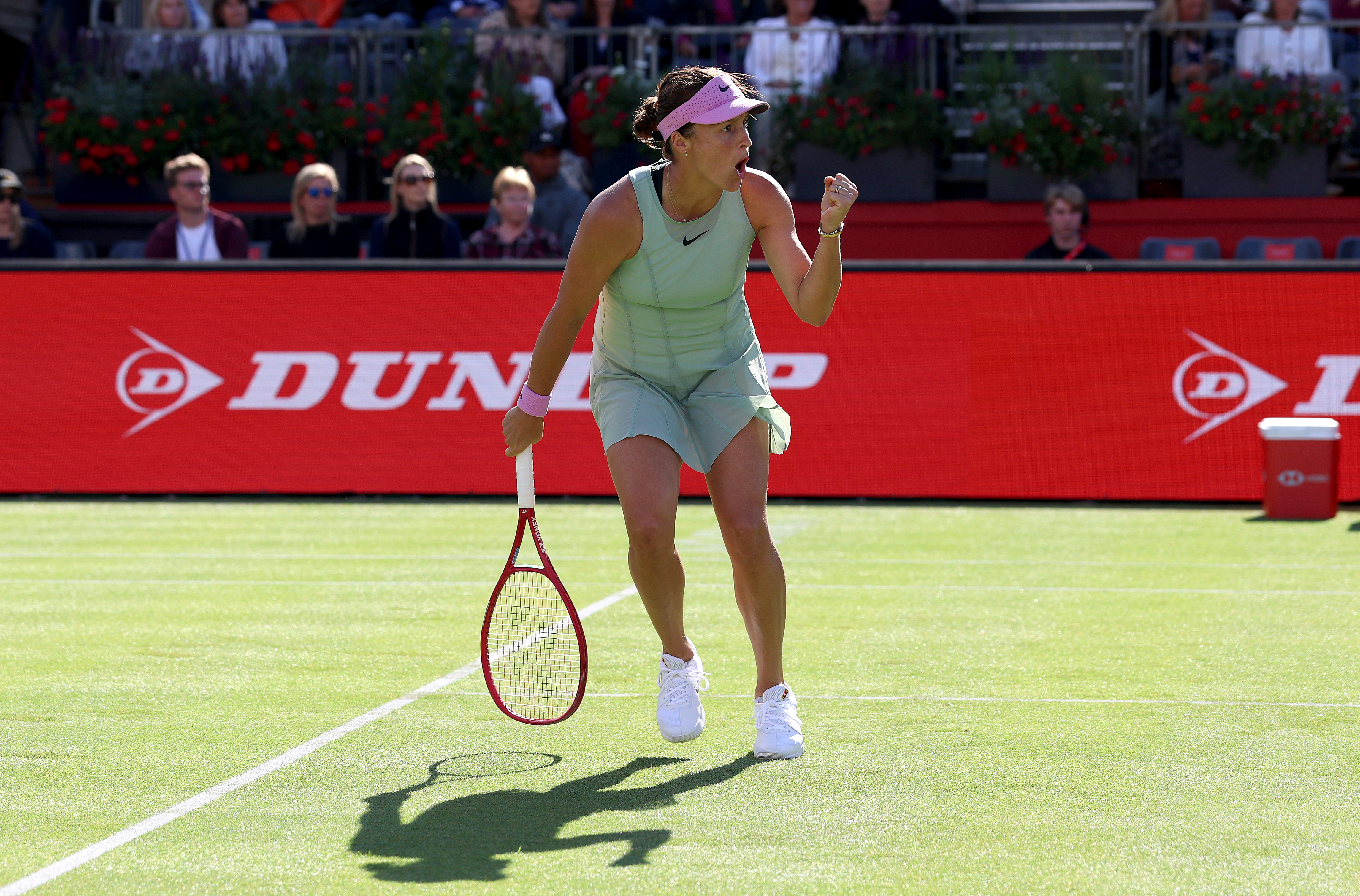 玛利亚晋级再战莱巴金娜🍿WTA500伦敦站首轮，卫冕冠军玛利亚以6-3 6-3