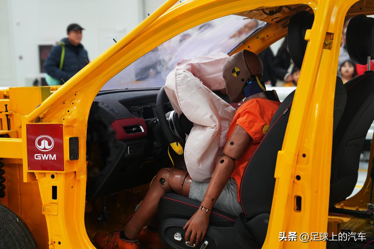 丰田普拉多从45万砍到39万，北京BJ40跌至15万级，听着心动？但价格战背后，