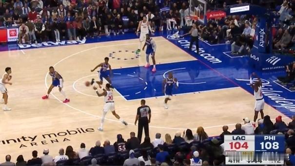 NBA官方裁判报告确认漏判，哈登绝杀三分遭打手犯规未吹！

在快船108-110