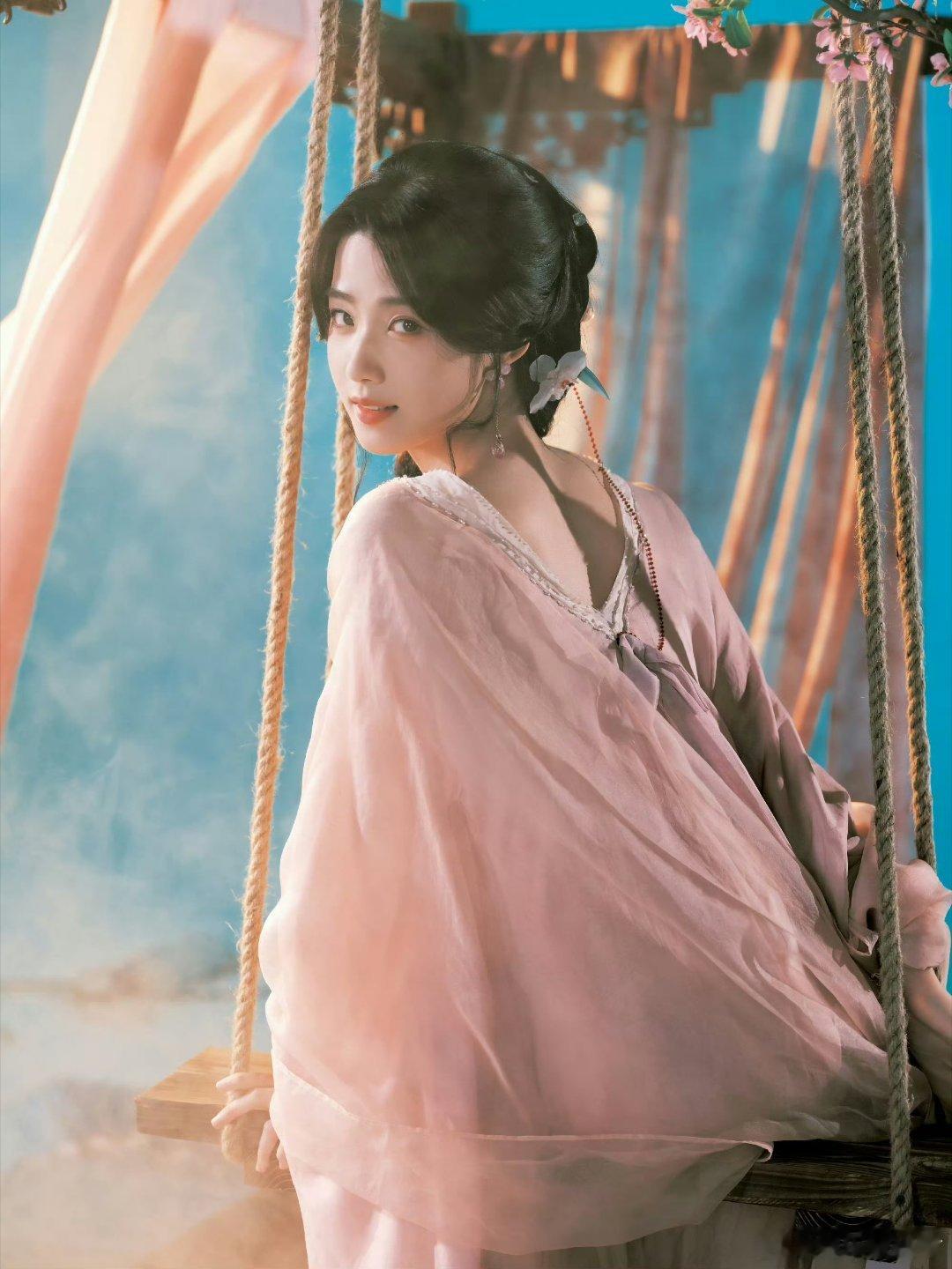 卢昱晓演技 👖《入青云》的明意就是卢昱晓本人吧！贴脸到离谱，和纪伯宰的拉扯感看