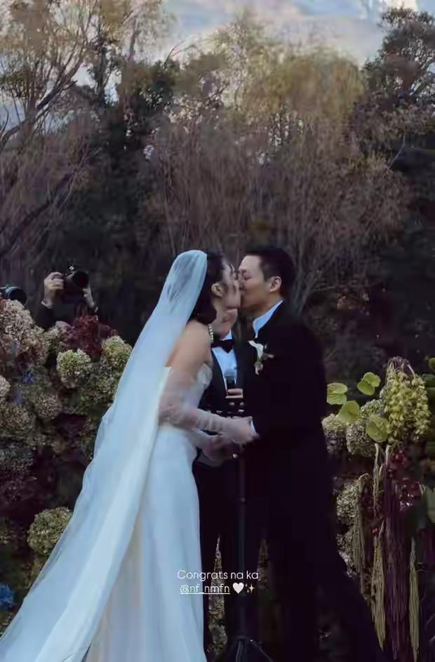 霍震霆三儿子结婚了！郭晶晶有妯娌了，她的小叔子娶一外国媳妇儿。11月16日，霍启