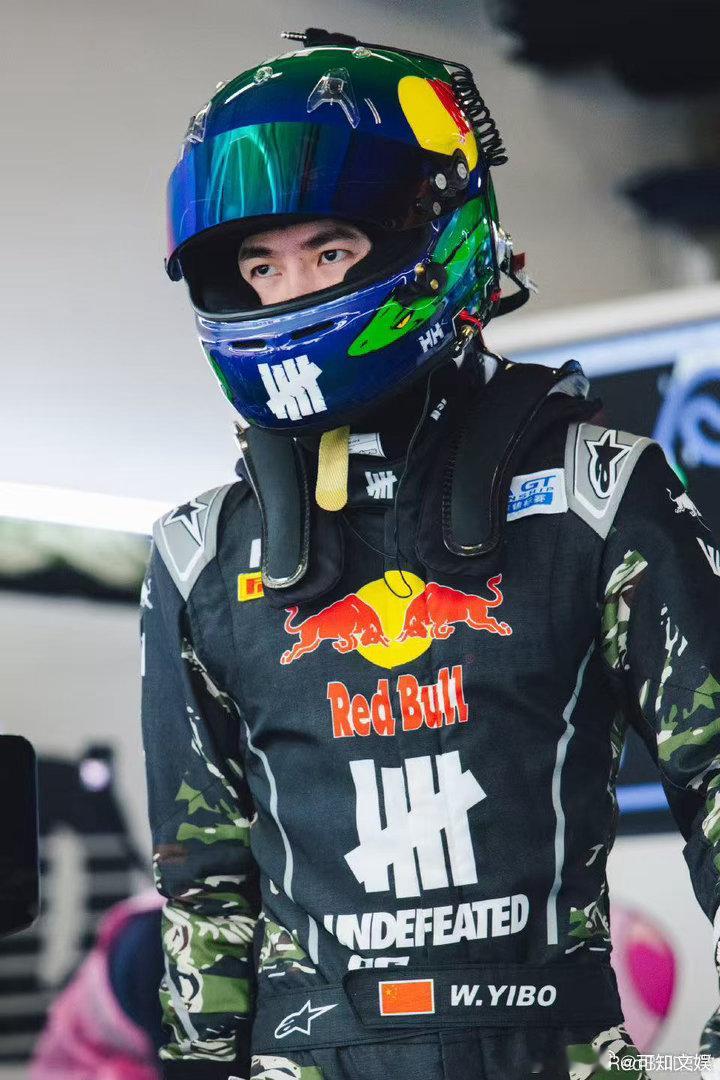 王一博锋芒于飞驰间尽显王一博新赛季刚启程王一博新赛季刚启程，不错不错，