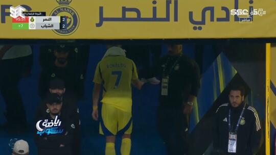 C罗提前离场被批：喜欢表演 令人羞耻