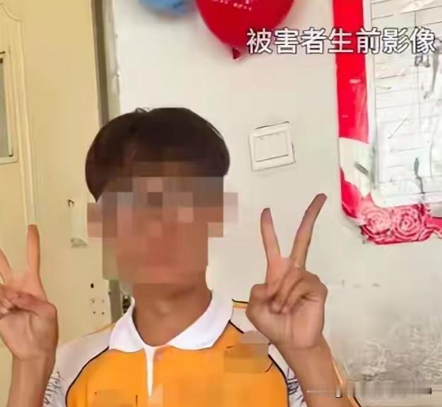 一个只有十六岁的高中生临终前跟妈妈说: “妈妈我好疼，想喝水”，妈妈在车上却无能