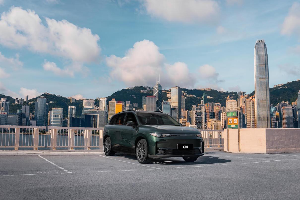 比亚迪宋Ultra EV要来了，零跑C10慌不慌？
 
最近比亚迪接连放大招，一