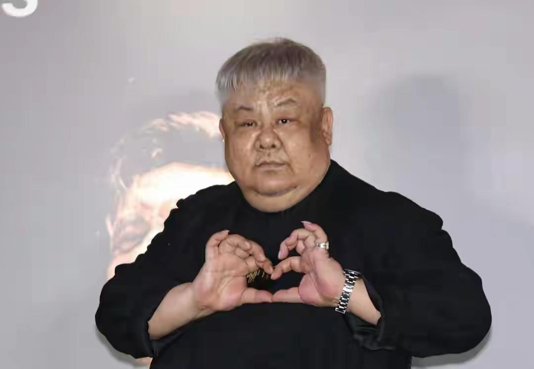 林雪，在演艺圈也算小有名气，但说到底不过是个演员，就算身家富裕。
要晓得，赌场向