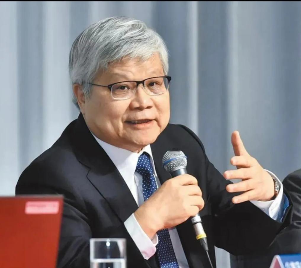 12月2日，新加坡联合早报报道：“传台积电董事长魏哲家星期四（12月4日）将率两