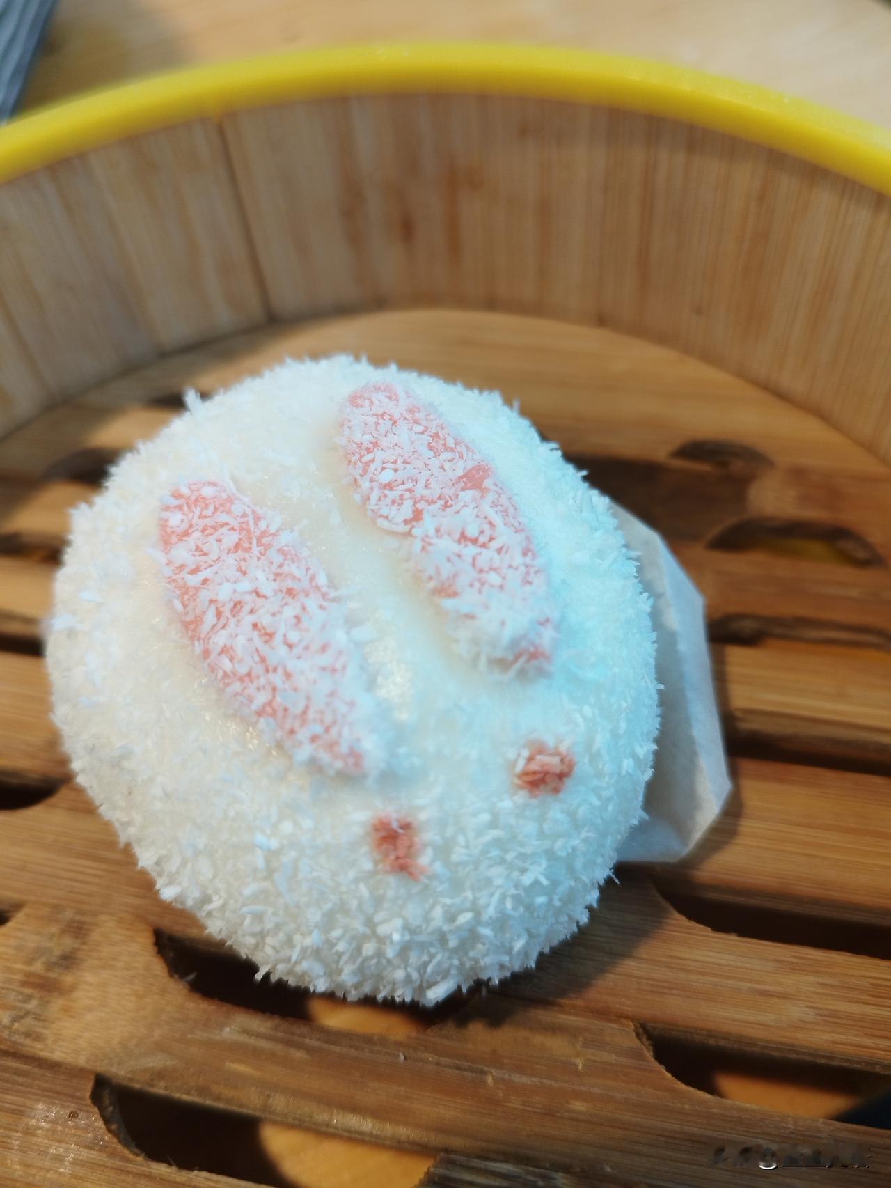 今天的晚餐，一只可爱的小兔子。

好不忍心，但我又实在太饿了，一口下去，感觉自己