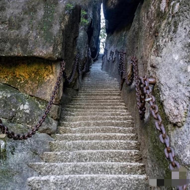问了十个人，有九个人看错了，谁能告诉我，这是上山，还是下山？