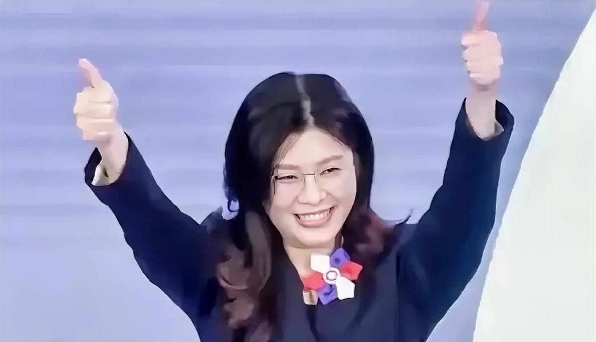 一场看似普通的岛内活动，却在5月3日那天炸出了国民党内部最深的裂痕。郑丽文当着柯