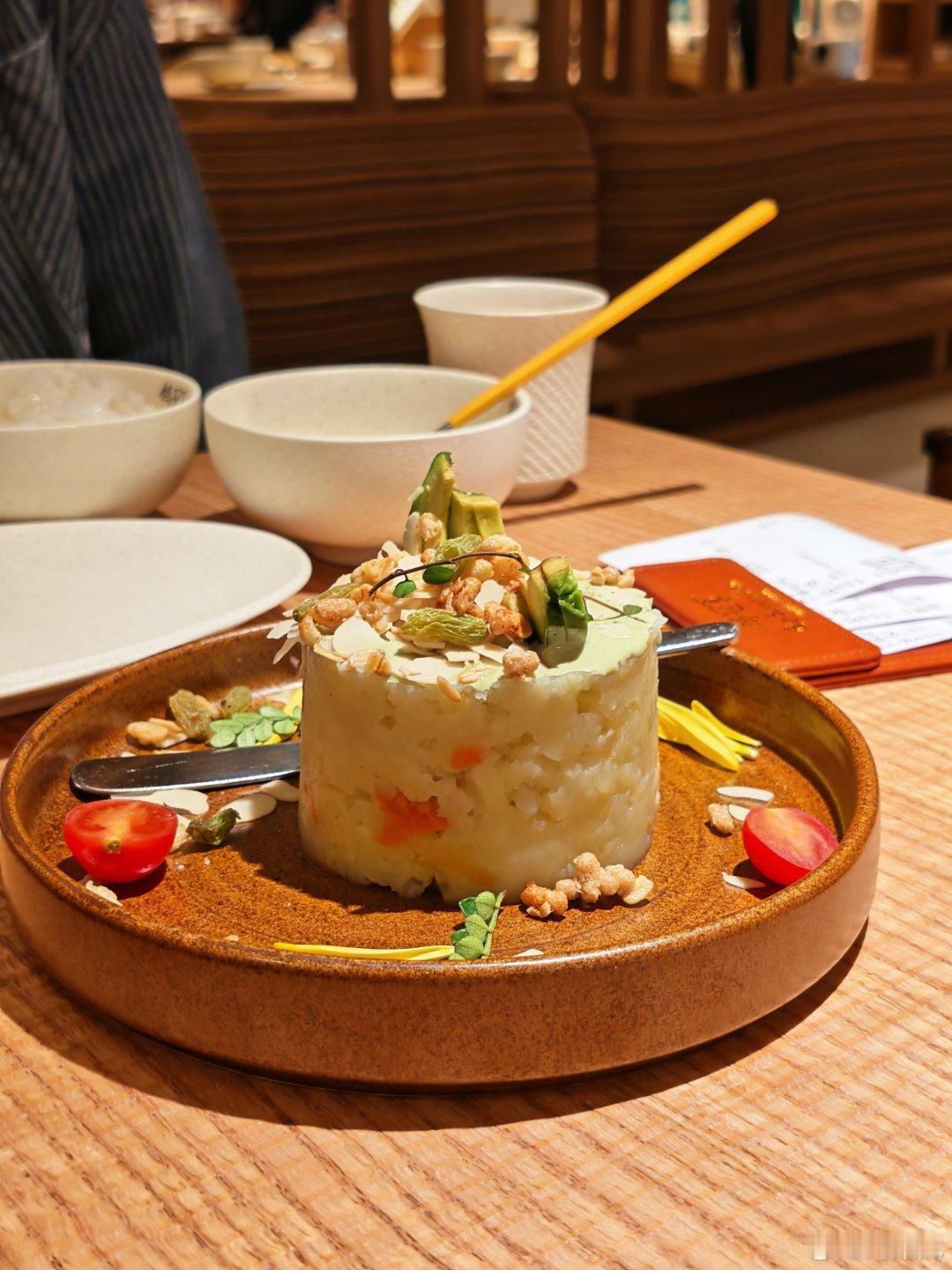 不是，你们管这个叫江西菜？？江西老表们怎么说？违背祖宗啊。。。 深圳