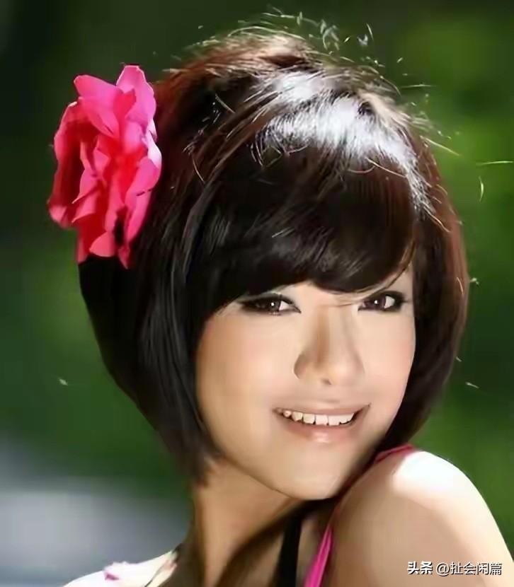 女明星能把自己练成这样的身材，我真是佩服的五体投地。太牛了。

过去感觉江映蓉就