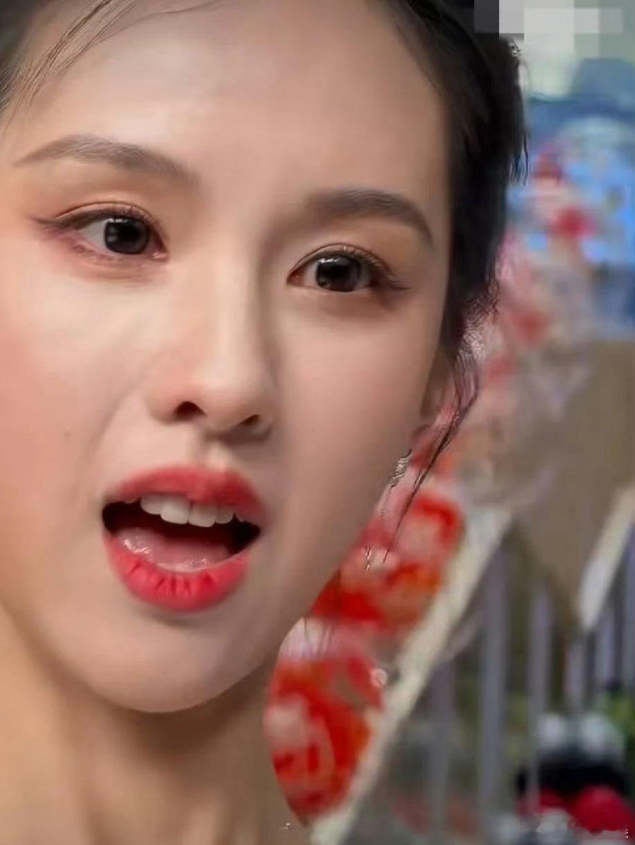 和陈都灵一对比 鞠婧祎好好看 