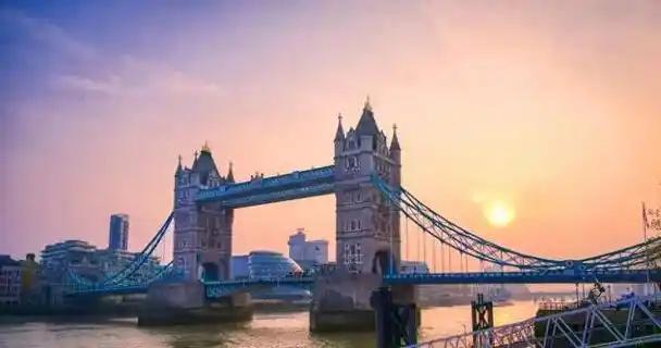 英国改革党最新民调领先对手10个百分点。 距离英国下次大选很近了，目前媒体焦点都