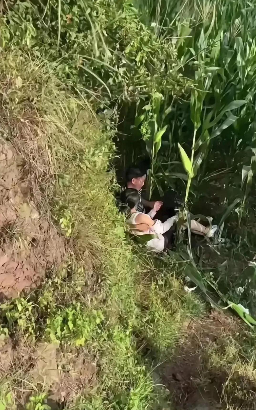 大家认为他俩是夫妻吗？