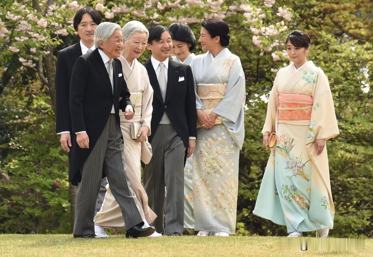 日本皇室的葬礼花多少钱？1500万人民币左右。
我们都知道日本皇室人丁凋零，再加