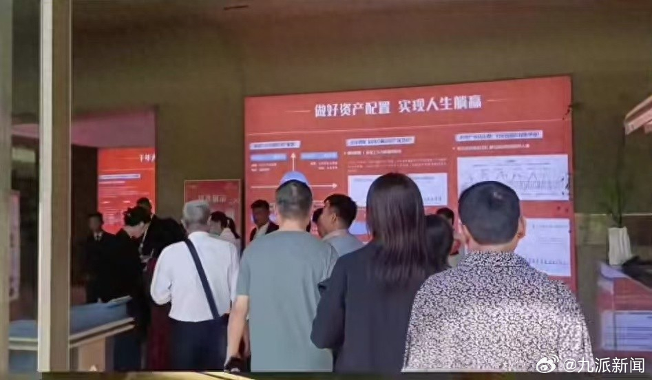 【：这个小区本身成交量就不高，开发商还涉及一些纠纷】 近日，河北一楼盘贴出公告称