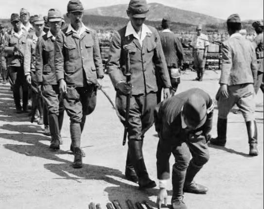 外媒热议日本军国主义的重启与复活，就会给日本带来安全吗？
近十多年来，日本蓄谋已