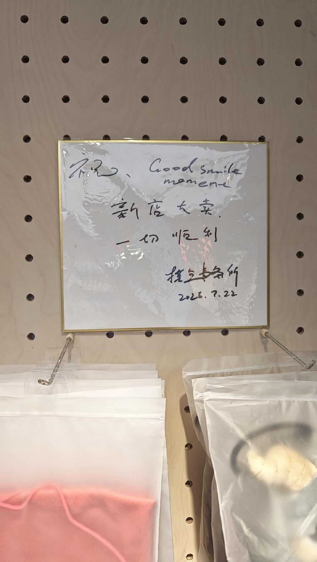 突然意识到为什么猎黑体扁扁的了，因为宋芋圆写字就是扁扁的……然后突然意识到我自己