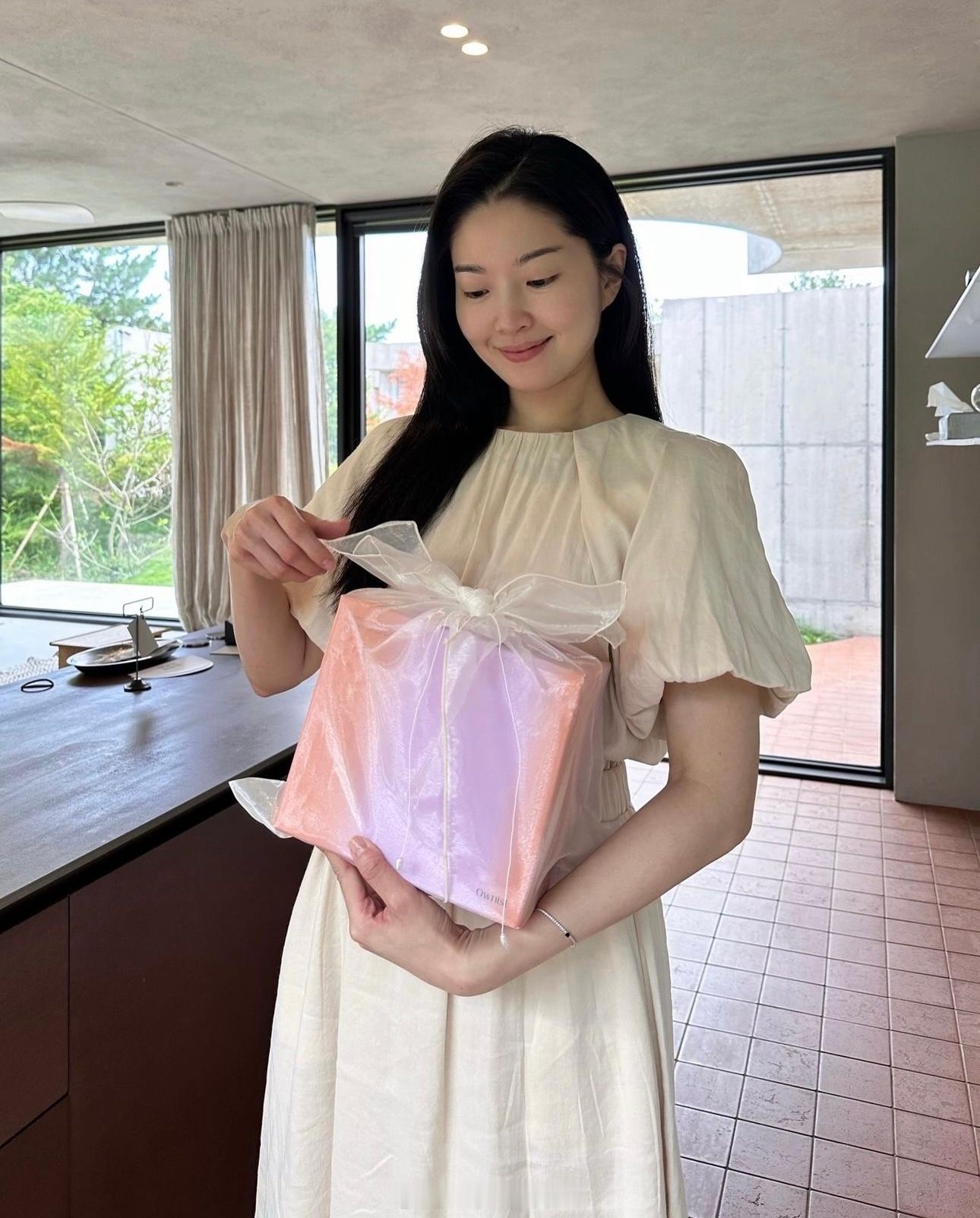 junjin的妻子（116）83年的，之前是空乘，柳伊瑞/刘伊瑞/刘亦书柳美女保