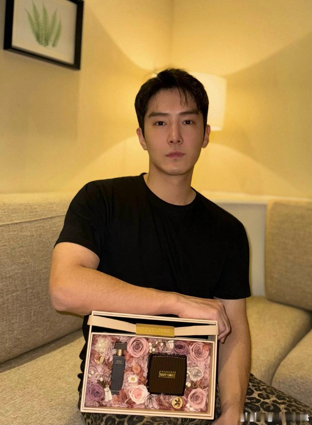向佐否认改剧本演员是盛一伦 吃瓜网友被片面爆料误导，误以为盛一伦改动剧本，向佐清