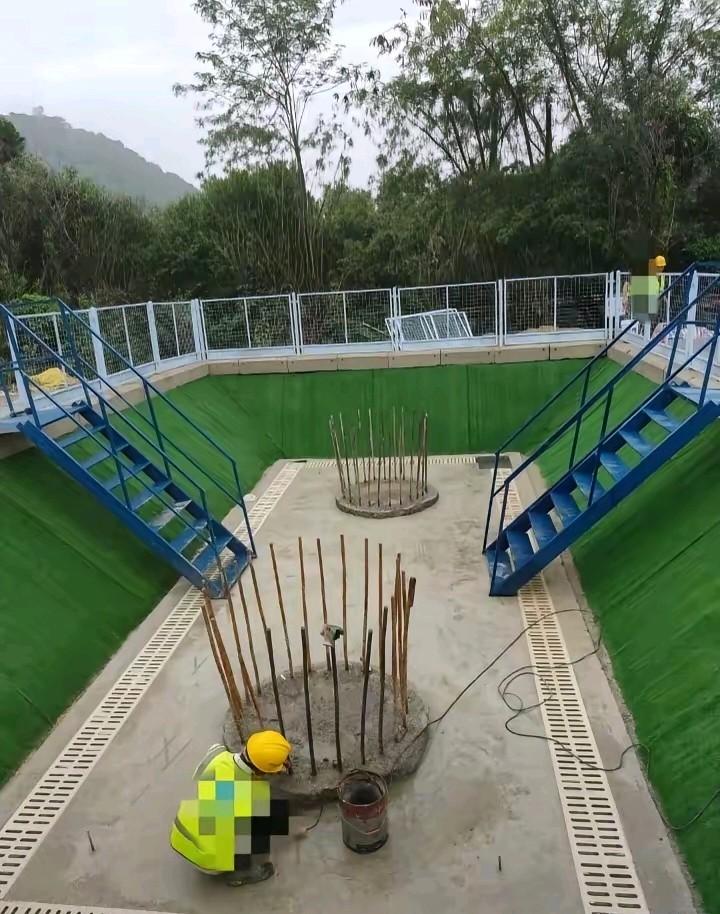 在网上看到这张工地迎接检查的标化图，我忍不住发笑！若非要讲它有什么意义，大概就是