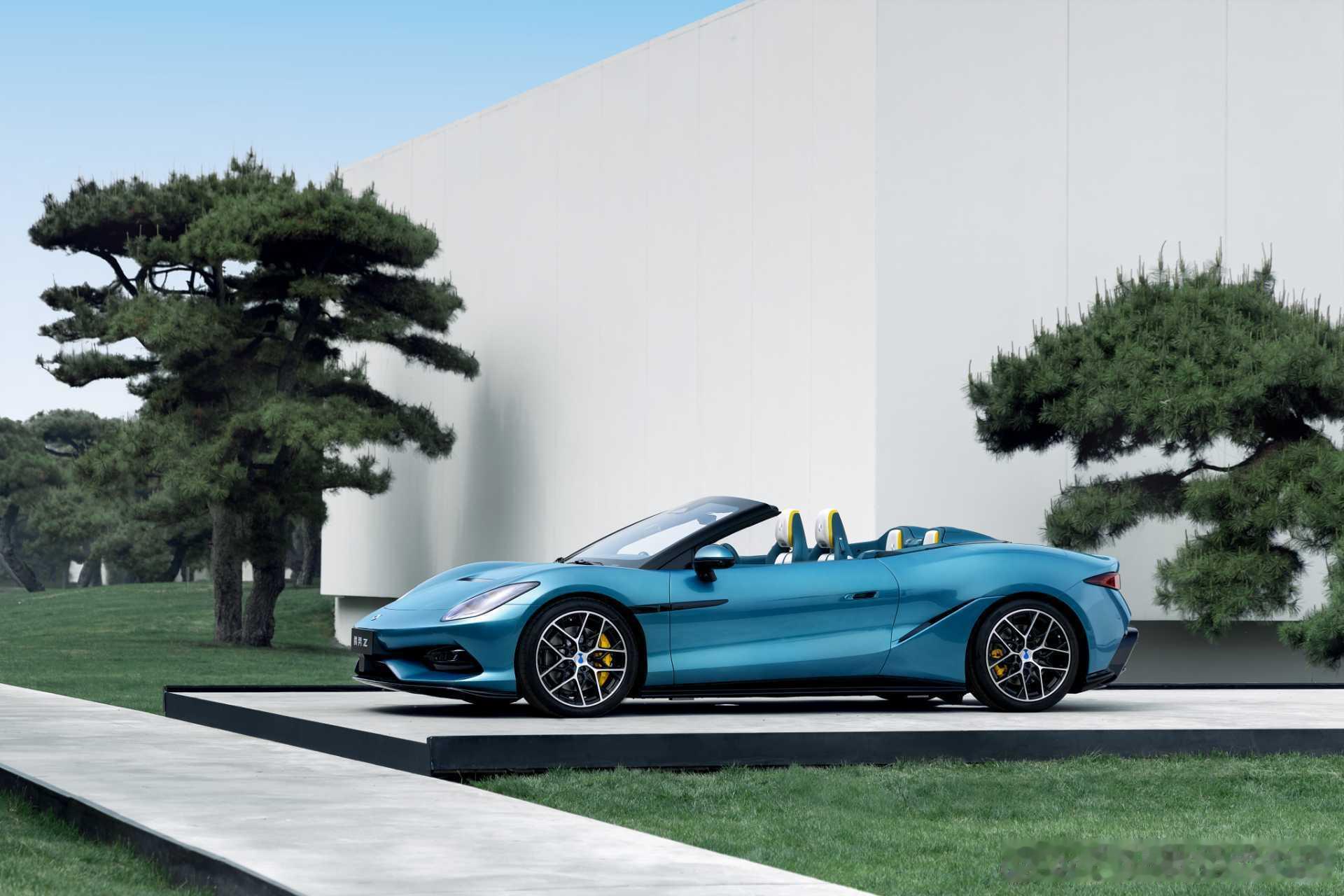 北京车展上还有一些不太大众的车 也在这次车展被放到了我们面前。比方说腾势 Z可能