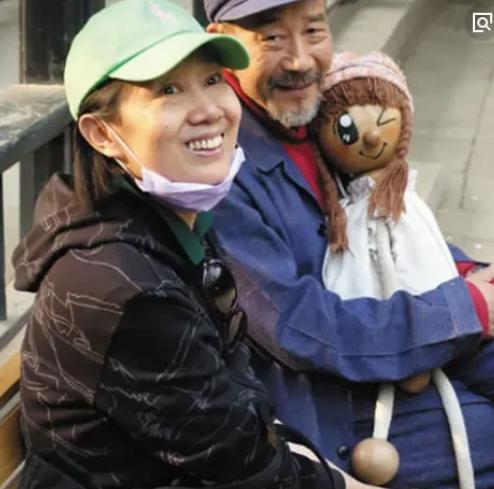 李雪健妻子于海丹，原本是空政话剧团的优秀演员，出身艺术世家，姑姑是表演艺术家于蓝
