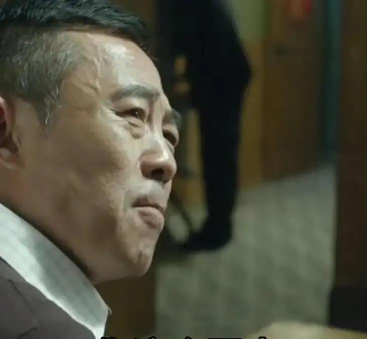 六碗白水面，炸出贪官冷汗
 
李路找侯勇演主角，时间撞车。干脆现写赵德汉，只拍三