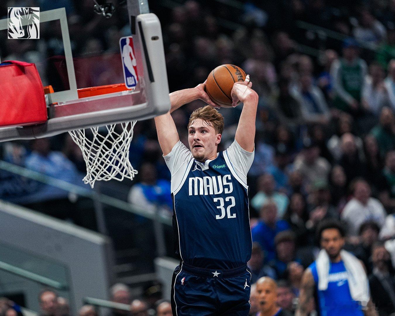 MFFL 弗拉格连续两次当选月最佳新秀。他成为我牛队史上第三位做到这个的球员。你