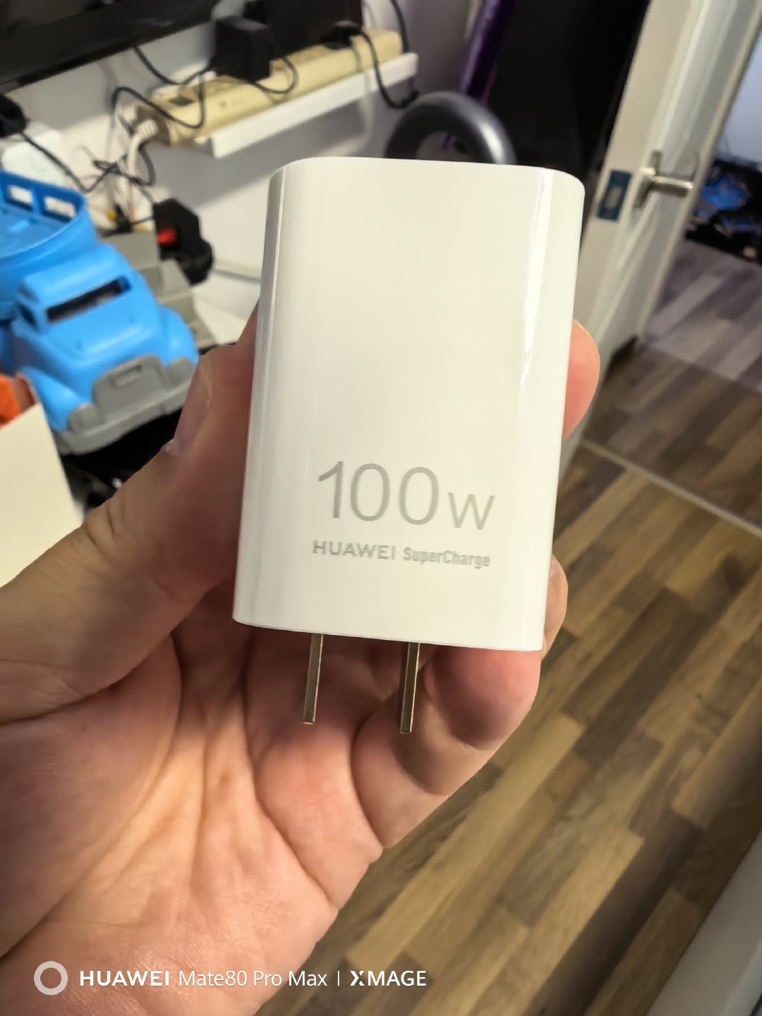 华为Mate80 Pro Max标配的100W充电头，非常小巧！ 