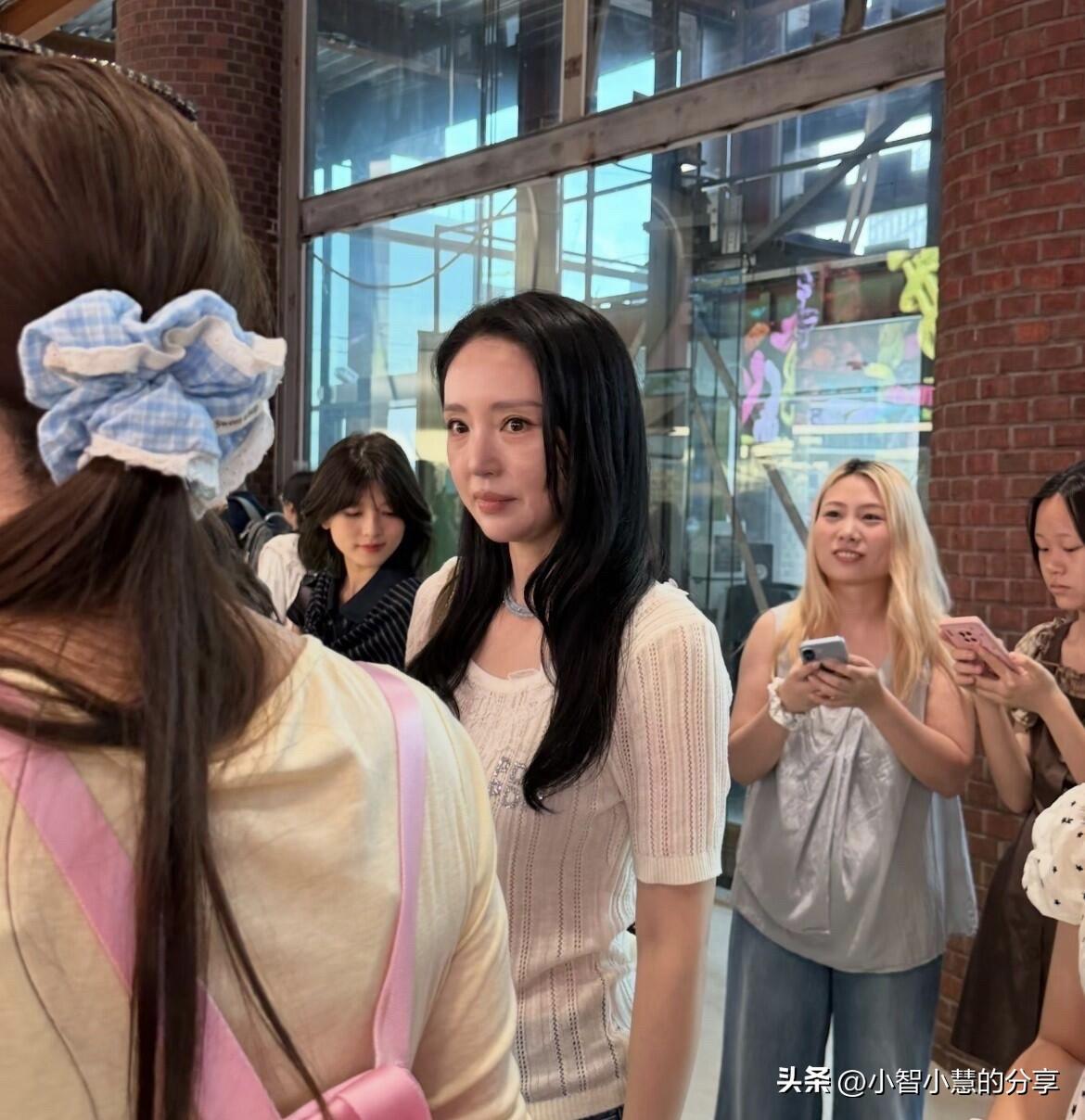 她的颜值没有左小青高，气质也没有许晴和佟丽娅高，但一直以来她都保持着完美的身材，