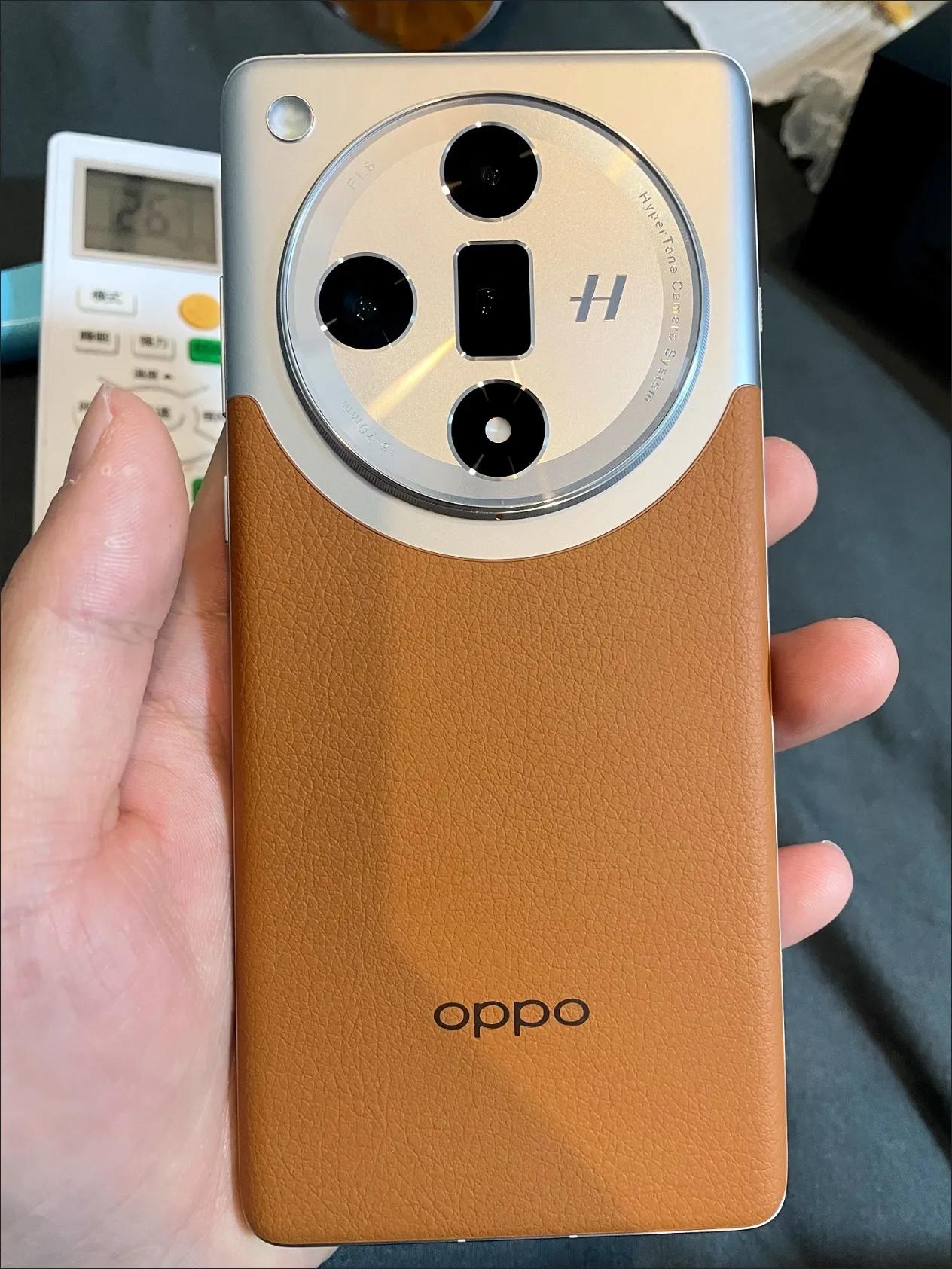 看来销量排名才是最有说服力的，根据IDC最新数据显示，2023年手机厂商全年市场