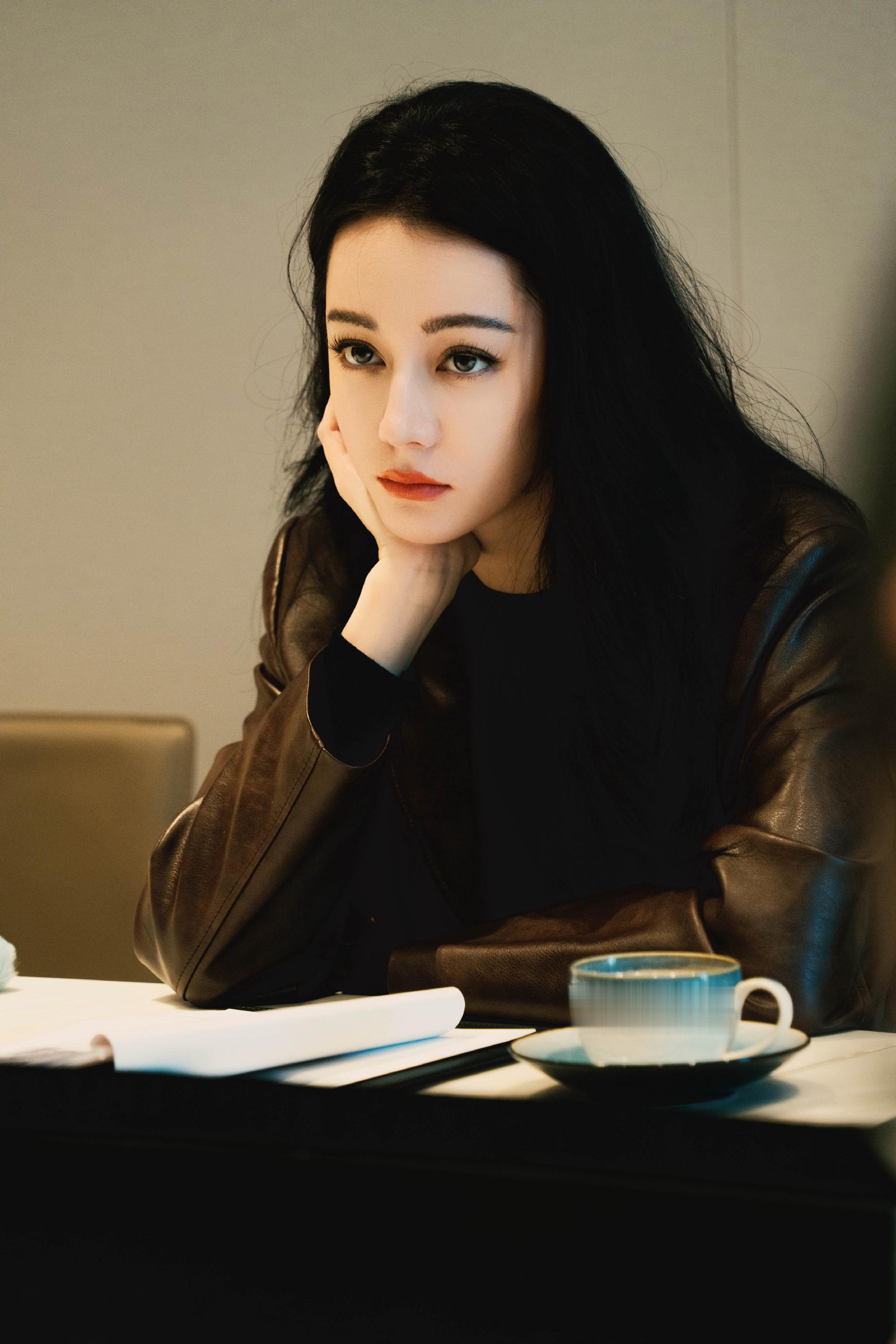 #迪丽热巴聂九罗剧本围读#举手投足间都散发着时代美人的气质是优秀的女演员迪丽热巴