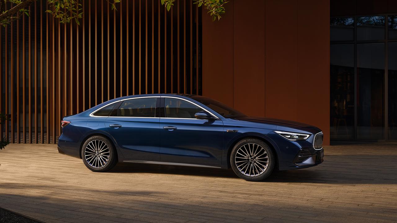 《吉利银河星耀7预售11.28万起：2L级油耗四驱零百5.4秒》
吉利银河星耀7