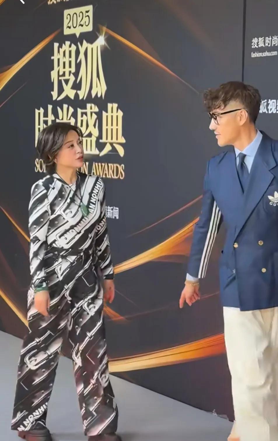 74岁的刘晓庆出场给人一种风华正茂的感觉，居然看不到老太。事业真的是女人最好的美