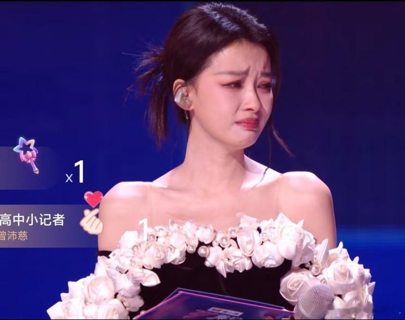 齐思钧帮孙怡公布淘汰结果让队长公布淘汰也太为难人了，还好齐思钧细心又温柔，立马察