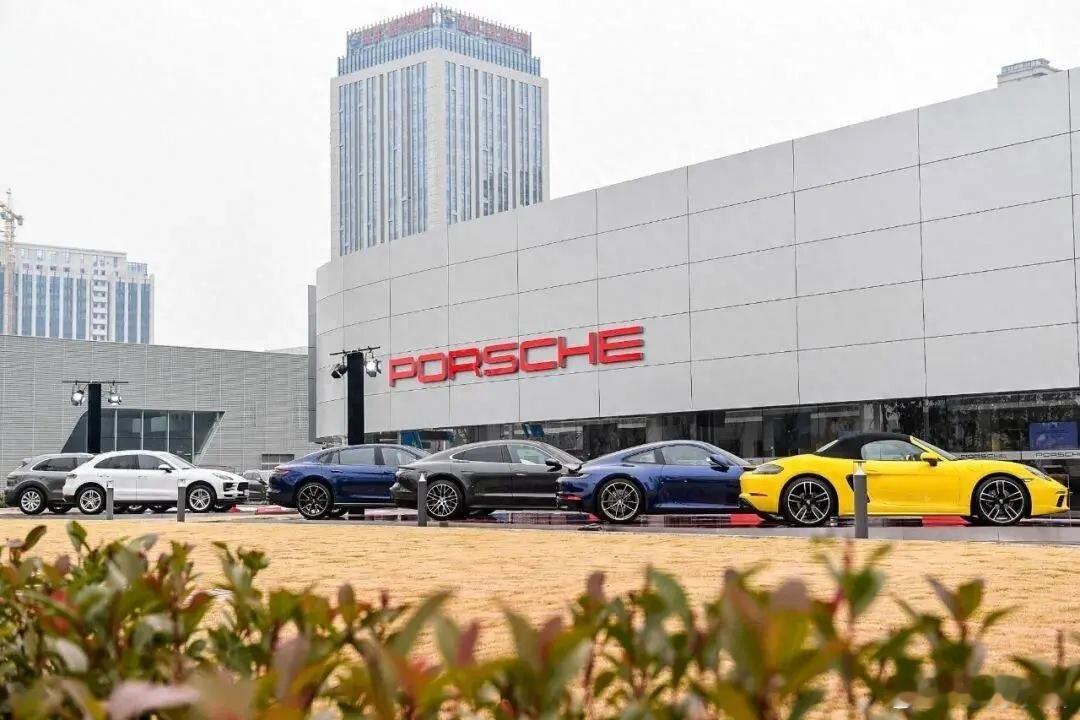 近期保时捷4S店闭店有点密集啊！传盐城店也即将关门，这是郑州、贵州之后的第三家了
