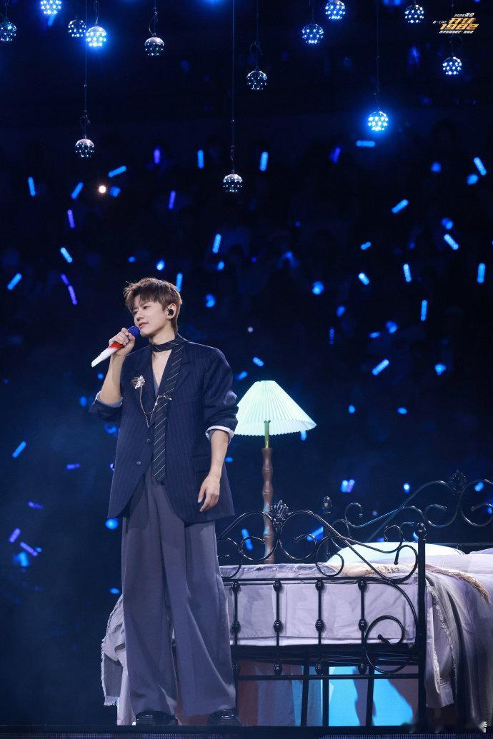 张杰张杰在舞台上造了一个家张杰2026的第一场开了个好头成都首唱，完美绽放！张杰