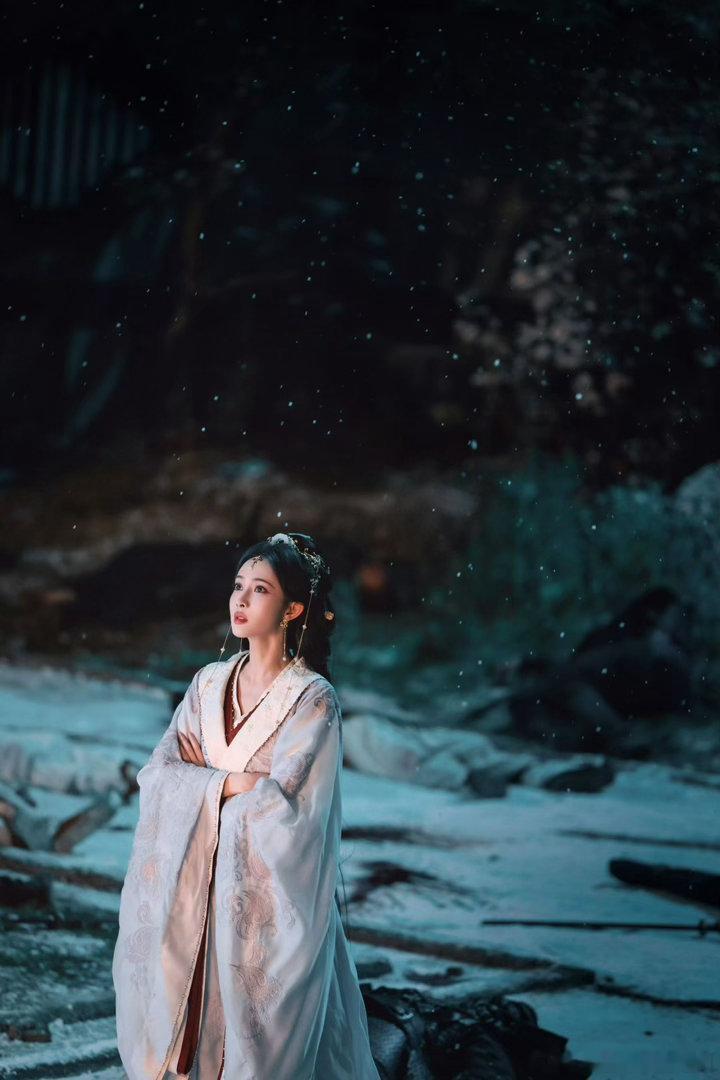 媒体人谈孟子义直面争议很难得💫不靠完美人设包装自己，孟子义在采访里真诚剖析自我