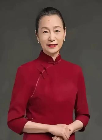 赴美深造，他和妻子整整阔别了两年。回国推开家门，迎面看到的竟是正在坐月子的妻子。