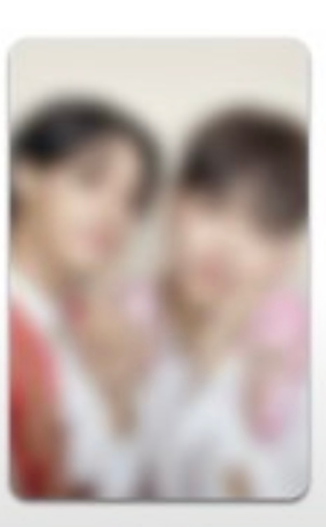 快看这两个人比美 