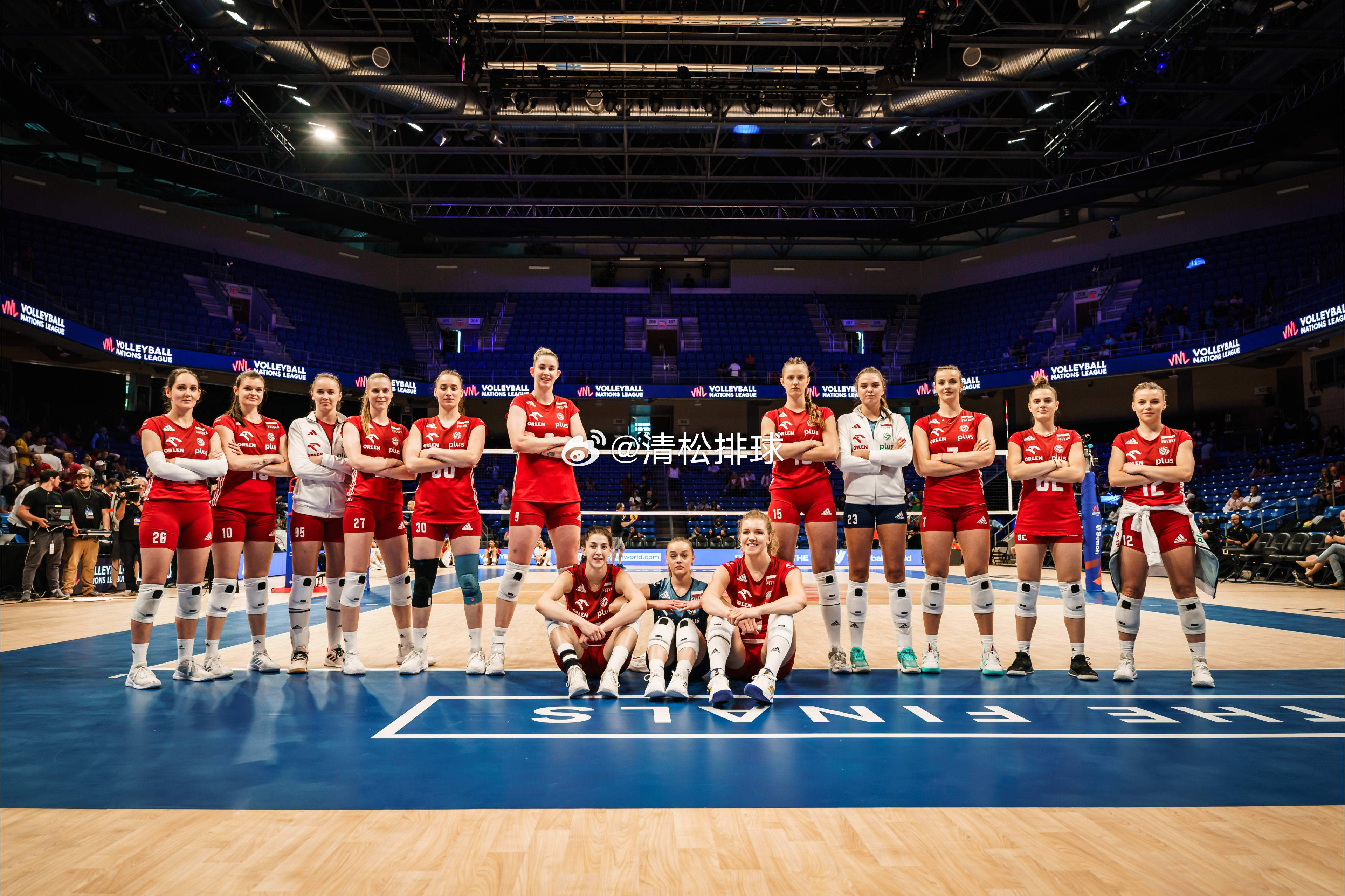 在已结束的两场女排总决赛¼决赛中均未有爆冷的情况出现波兰🇵🇱3-1德国🇩?