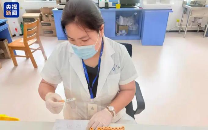 这个夏季最美丽的女人出现了，她就是唐燕！6月27号，溧阳一省道，唐燕开车路过，亲