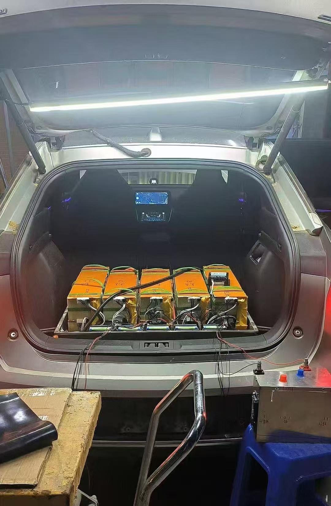智驾数码团 现在有些车主胆子太大了，为了增加续航，另外手搓增加电池包，这是真不怕
