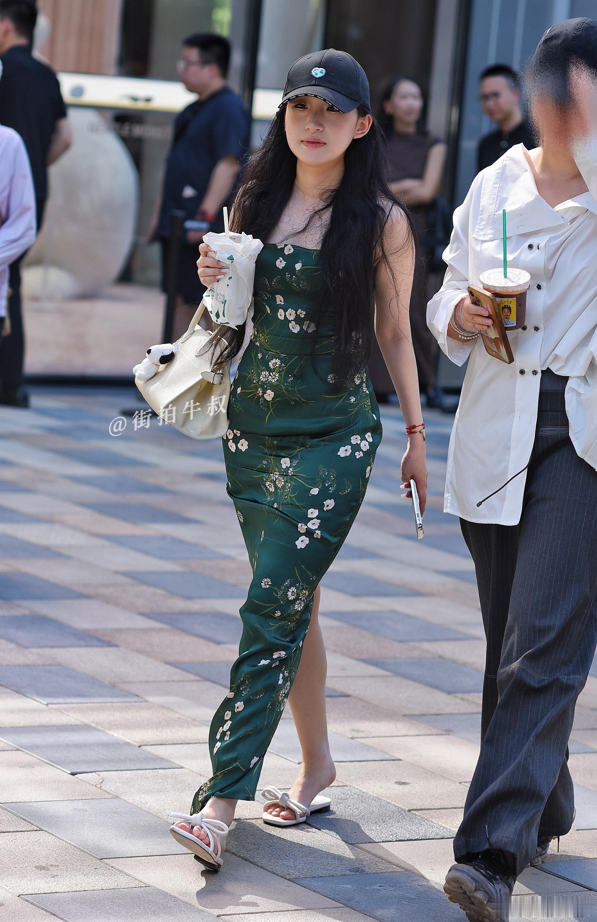 漂亮的国风印花连衣裙 