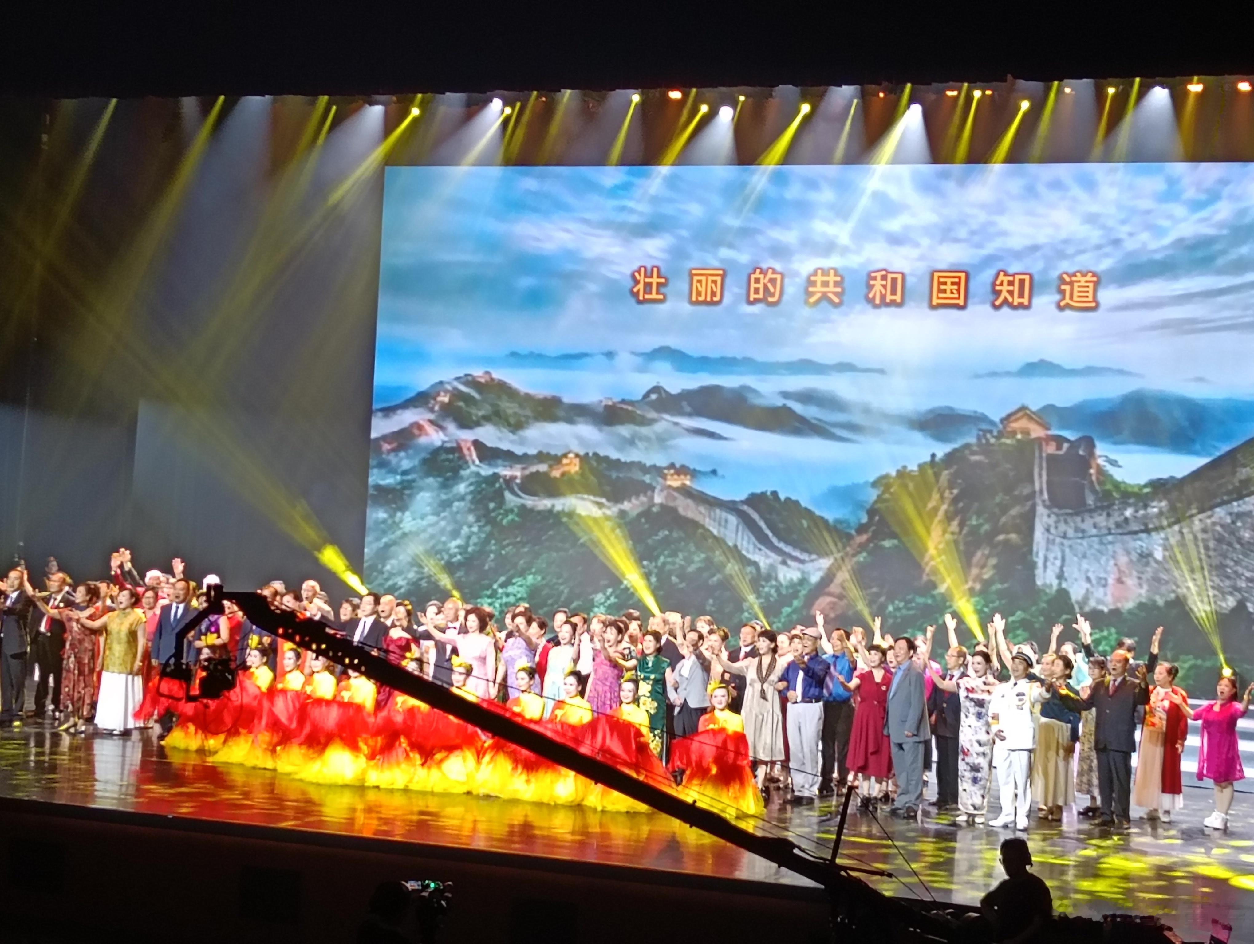 【震撼的演出：灿烂阳光下】在党员群李主任处，约了两张票，今天下午2.30和老友来