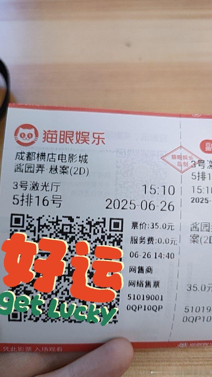 来看酱园弄了，不知道好不好看。不过工作日没啥人，感觉我要包场了。 ​​​