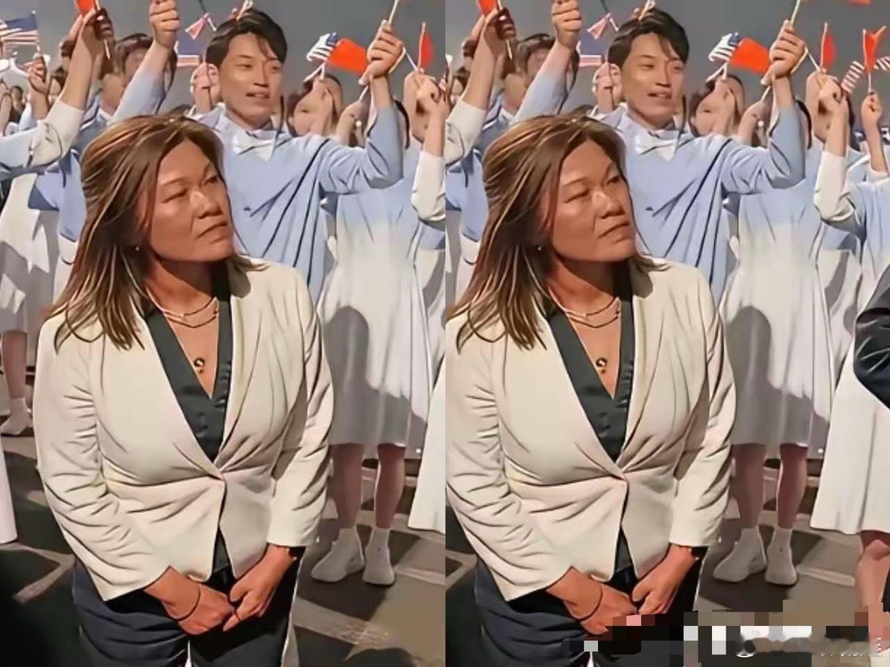 同样是国事访问随行人员，穿搭格局差距真的一眼就能看出来！特朗普随行的这位美方翻译