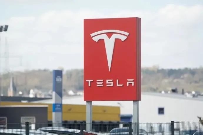 特斯拉中国正在推进Model Y和Model 3的减配版项目

参考海外刚上市的